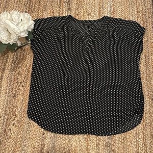 Banana Republic classic black and white print